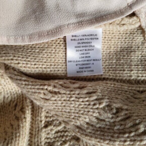 Women's neutral knit sweater Sz Small - Picture 11 of 12